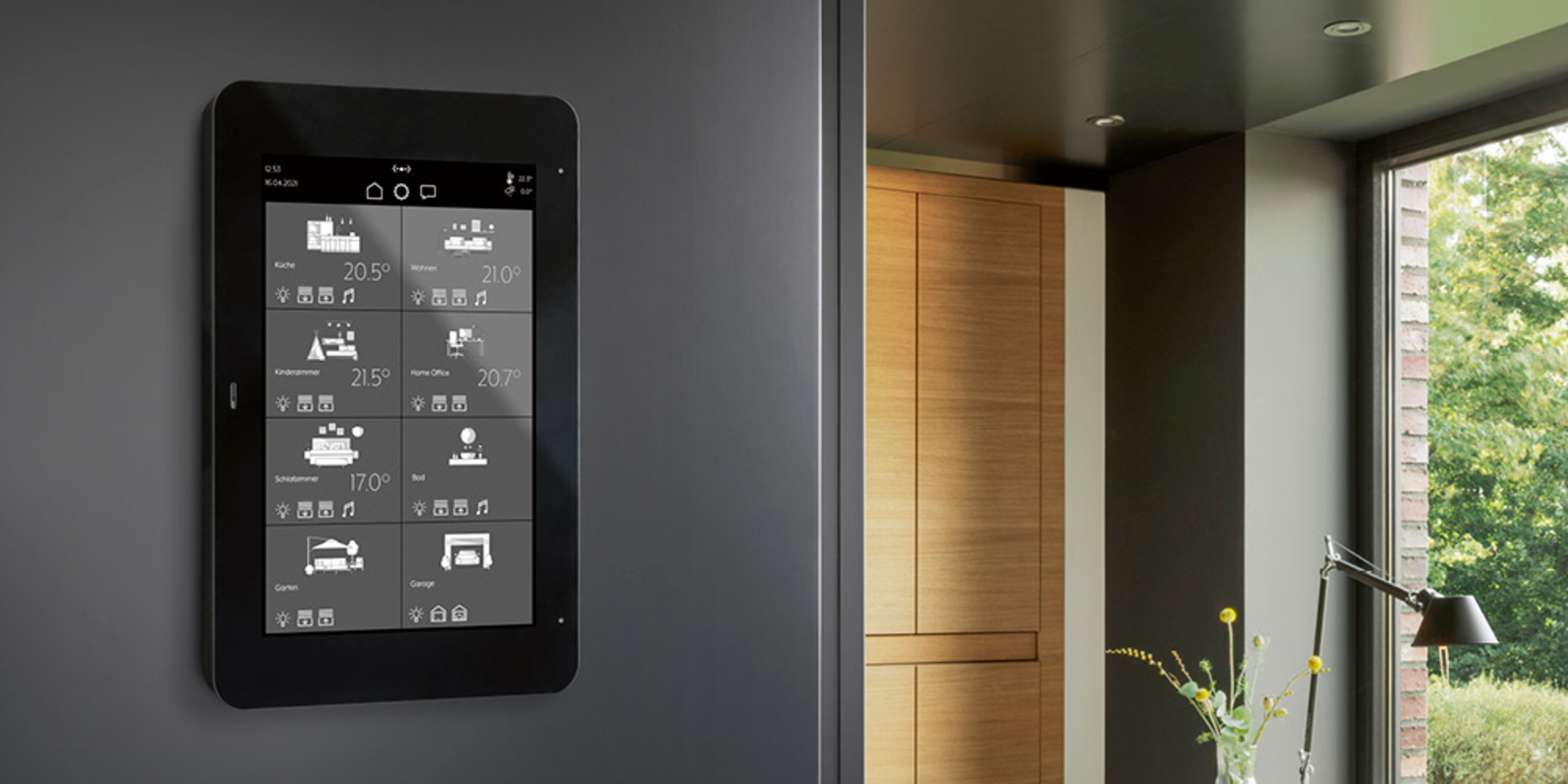 JUNG Smart Panel 8 bei MWE ingenia GmbH in Aurach